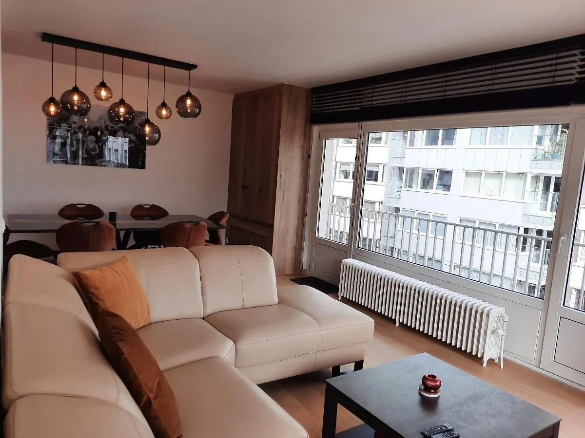 Lichtrijk En Comfortabel Hoekappartement Met Gratis Parking En Zeer Centraal Gelegen - Comme Chez Soi Ostend