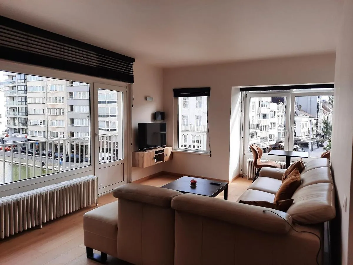 Lichtrijk en comfortabel hoekappartement met gratis parking en zeer centraal gelegen - Comme Chez Soi Oostende Appartement