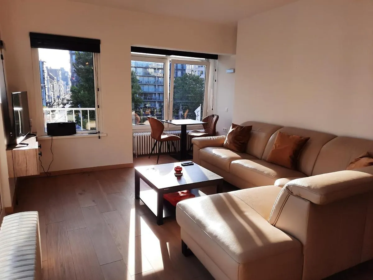 Lichtrijk En Comfortabel Hoekappartement Met Gratis Parking En Zeer Centraal Gelegen - Comme Chez Soi Ostend 0*,