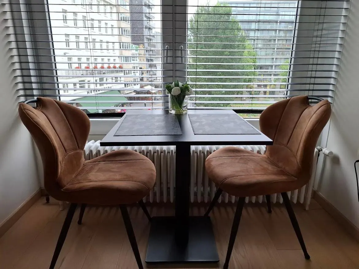 Appartement Lichtrijk en comfortabel hoekappartement met gratis parking en zeer centraal gelegen - Comme Chez Soi Oostende België